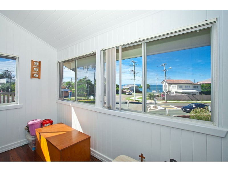 5 Griffith Road, Scarborough QLD 4020