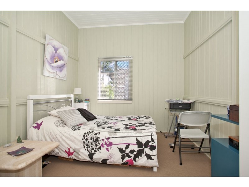 5 Griffith Road, Scarborough QLD 4020