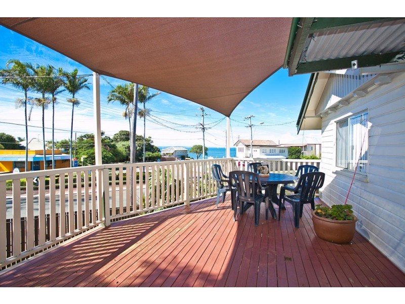 5 Griffith Road, Scarborough QLD 4020