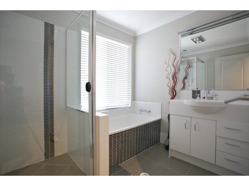 33 Tranquility Drive, Rothwell QLD 4022