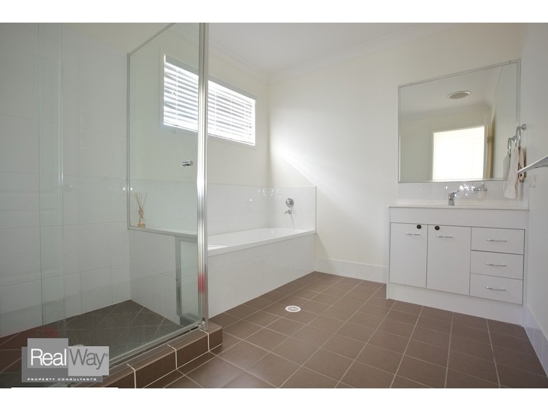 1 Jemma Street, Rothwell QLD 4022