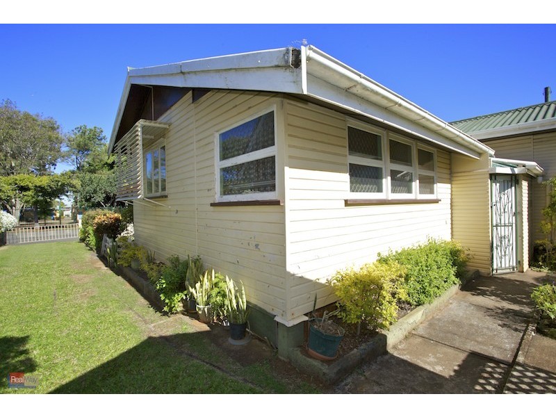 110 King Street, Woody Point QLD 4019