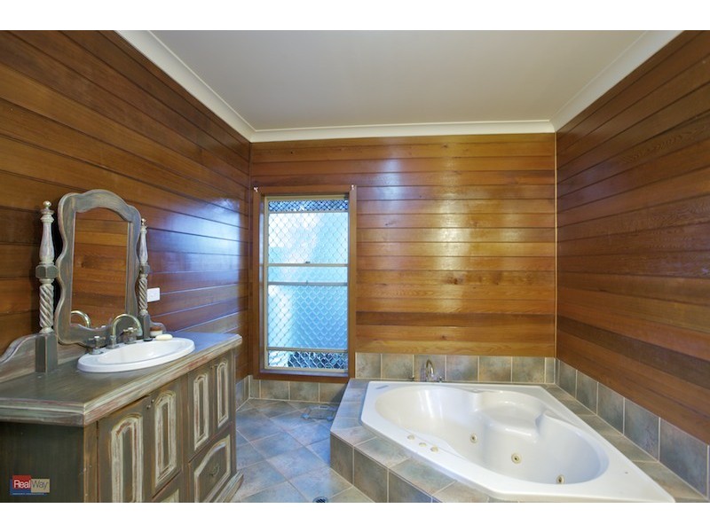 10 Lynanda Court, Rothwell QLD 4022