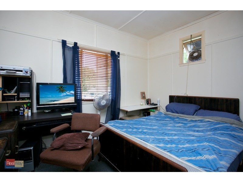 11 Frank Street, Scarborough QLD 4020