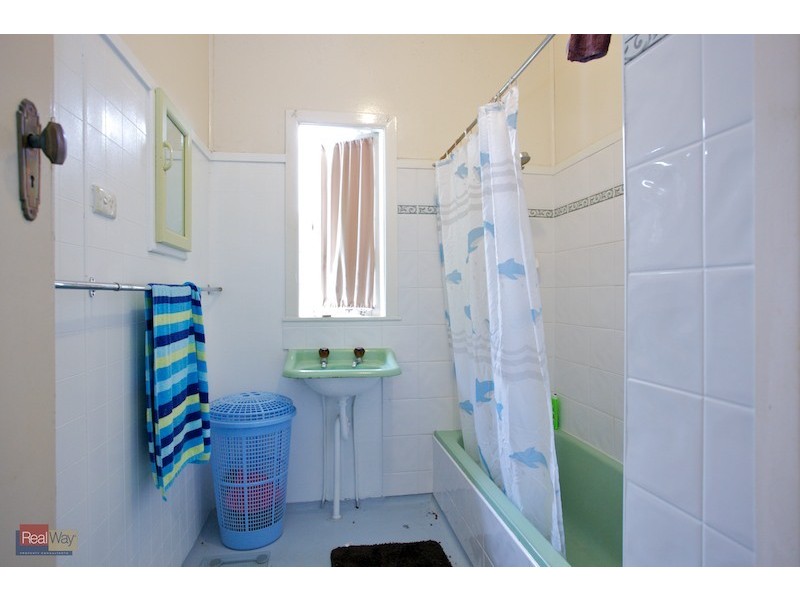 11 Frank Street, Scarborough QLD 4020