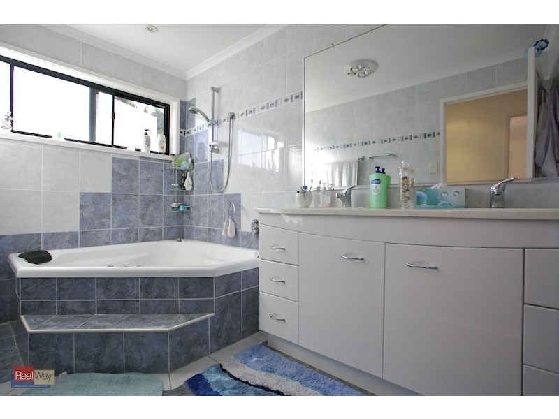 28 Shea Street, Scarborough QLD 4020