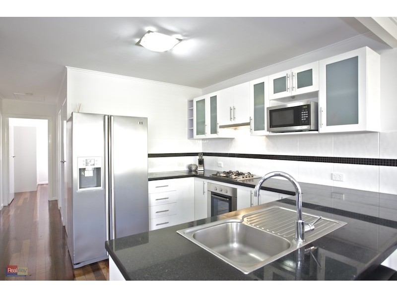 17 Kabura Street, Clontarf QLD 4019