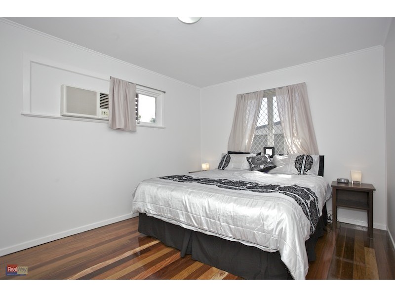 17 Kabura Street, Clontarf QLD 4019