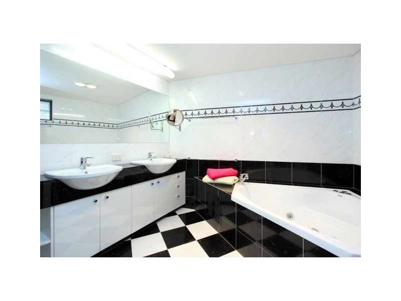 11/36 Prince Edward Parade, Redcliffe QLD 4020
