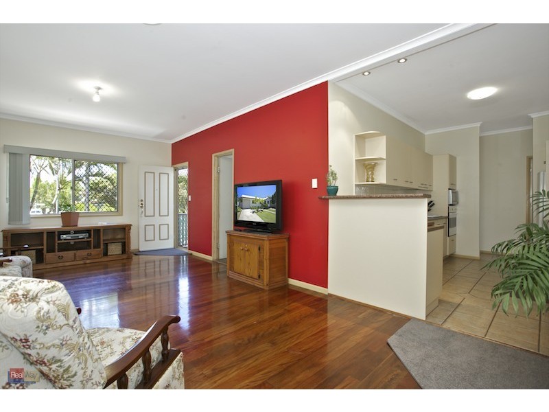 16 Redbank Road, Redcliffe QLD 4020