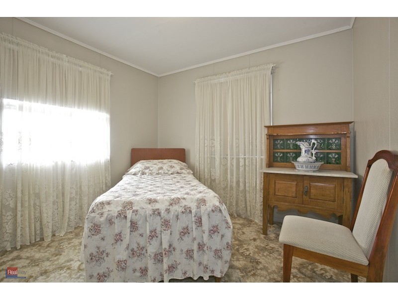 17 Centaur Street, Redcliffe QLD 4020