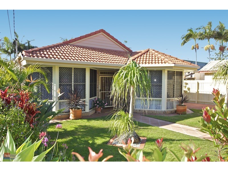 2 Murphy Street, Scarborough QLD 4020