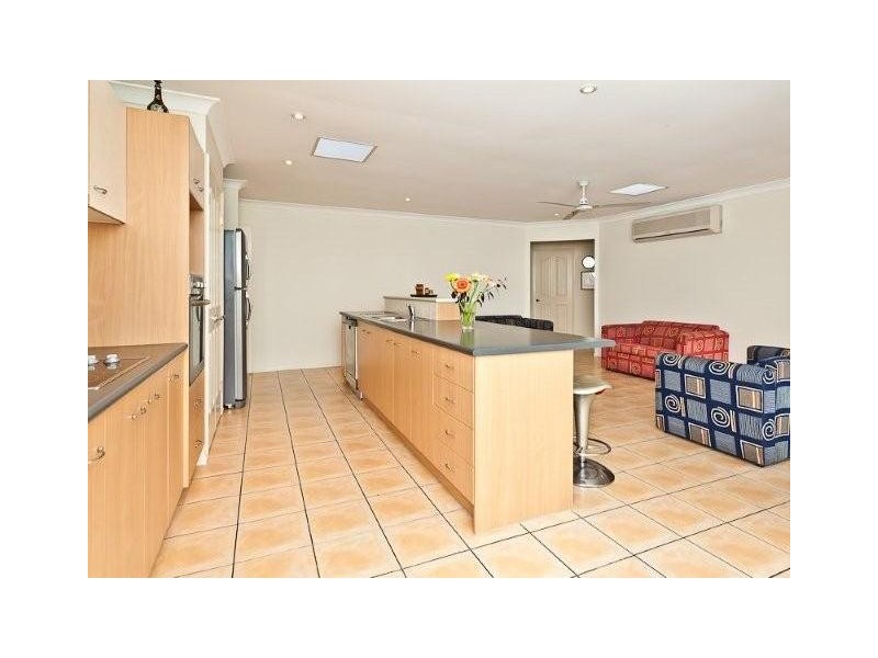 18 Roma Street, Scarborough QLD 4020