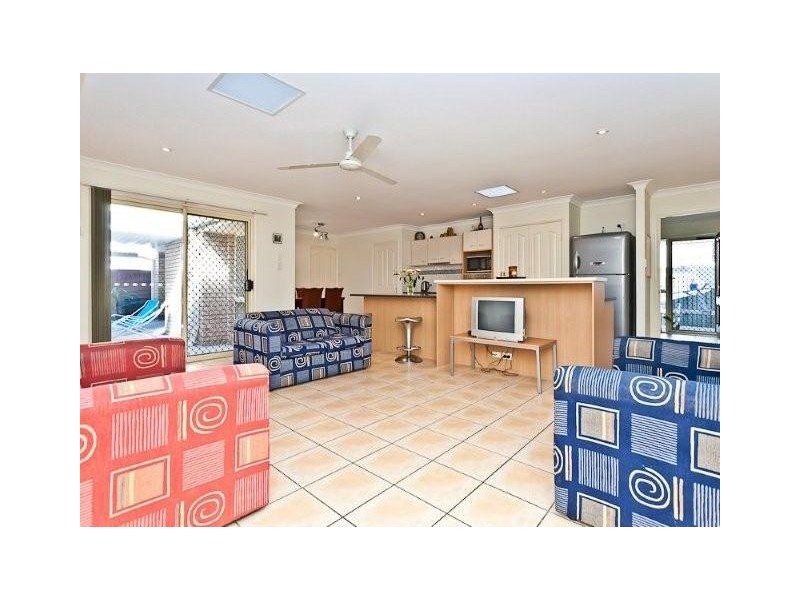 18 Roma Street, Scarborough QLD 4020