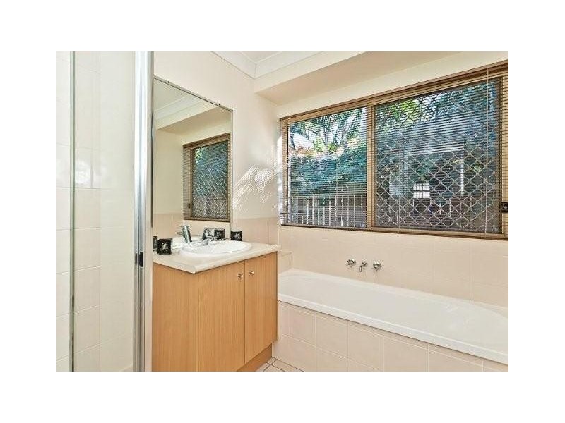 18 Roma Street, Scarborough QLD 4020