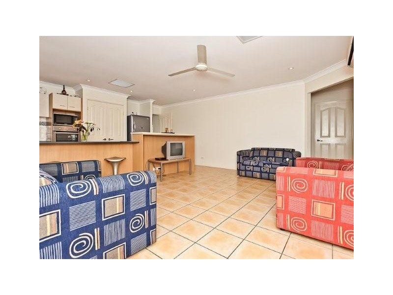 18 Roma Street, Scarborough QLD 4020