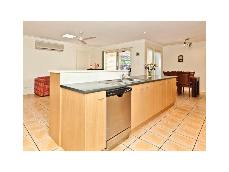 18 Roma Street, Scarborough QLD 4020