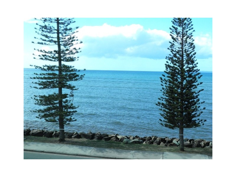 43 Flinders Parade, Scarborough QLD 4020