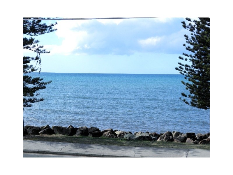 43 Flinders Parade, Scarborough QLD 4020