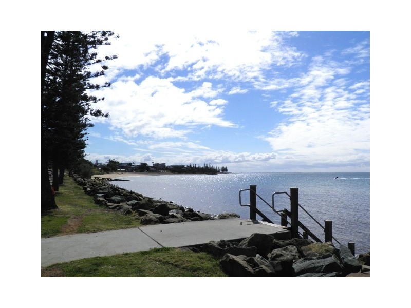 43 Flinders Parade, Scarborough QLD 4020