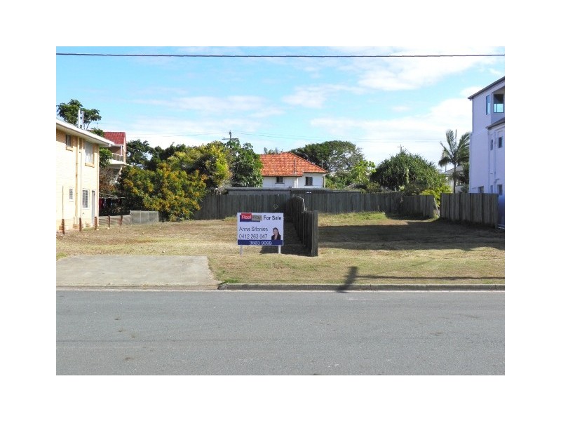 43 Flinders Parade, Scarborough QLD 4020