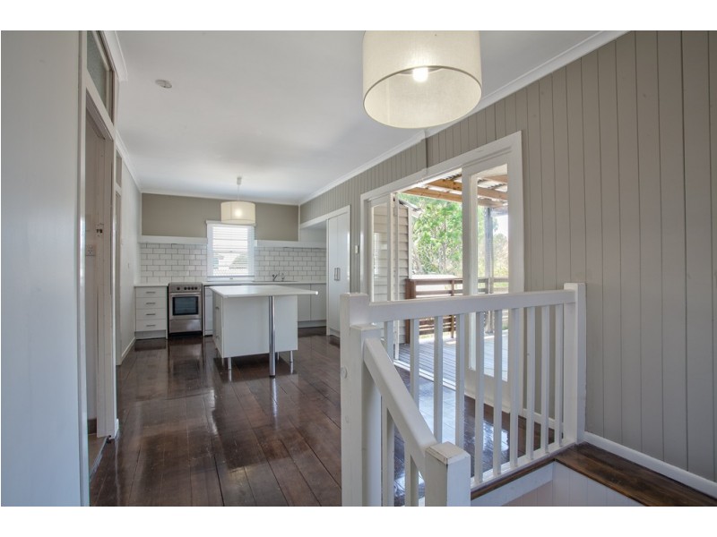 17 Campbell Street, Scarborough QLD 4020