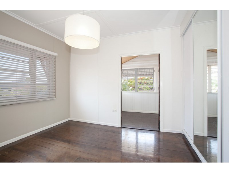 17 Campbell Street, Scarborough QLD 4020