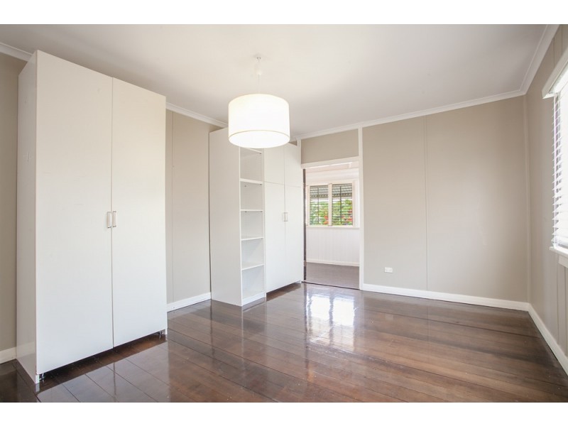 17 Campbell Street, Scarborough QLD 4020