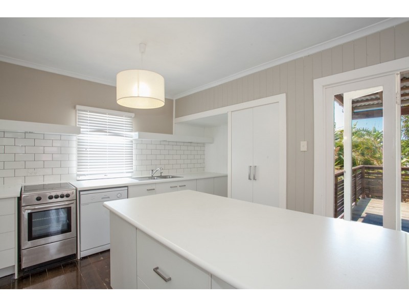 17 Campbell Street, Scarborough QLD 4020