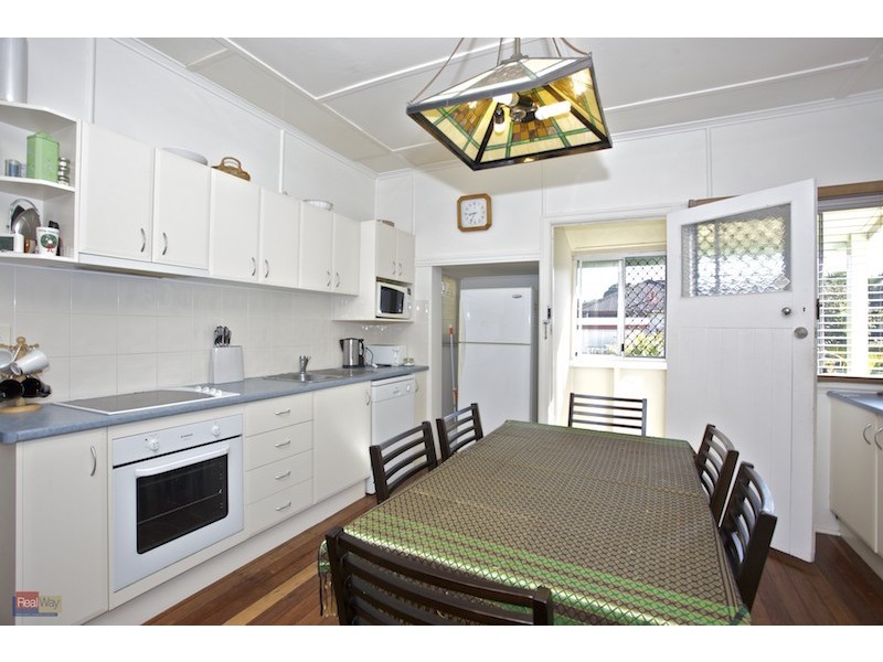 30 Shields Street, Redcliffe QLD 4020