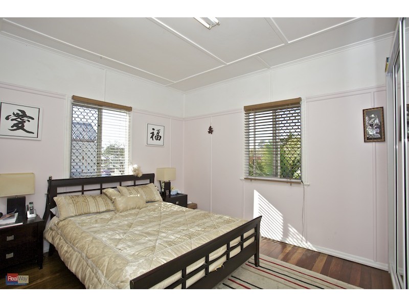 30 Shields Street, Redcliffe QLD 4020