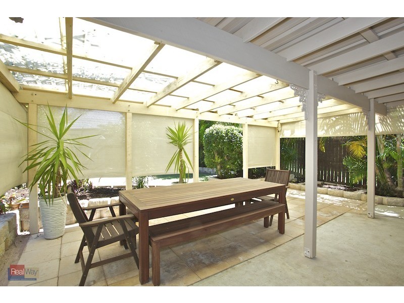 25 Sportsground Street, Redcliffe QLD 4020