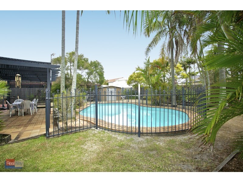 25 Southern Cross Drive, Newport QLD 4020