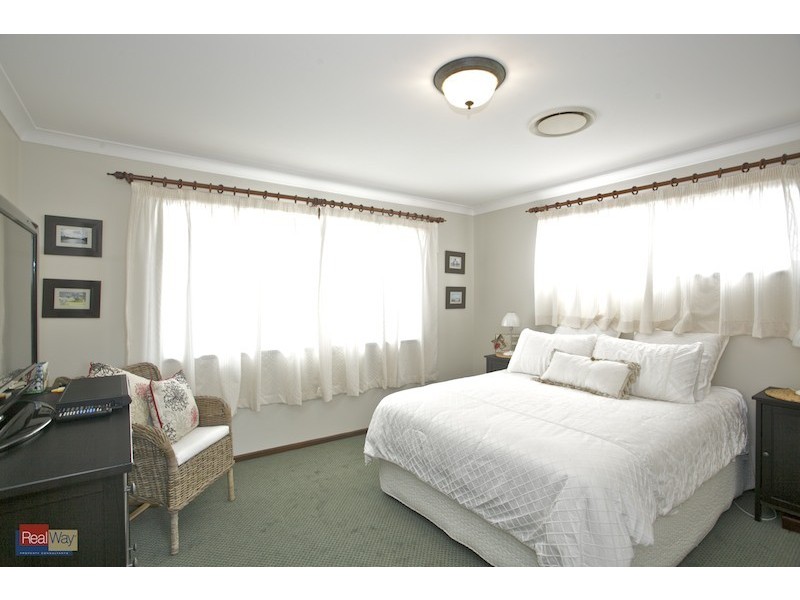 25 Southern Cross Drive, Newport QLD 4020