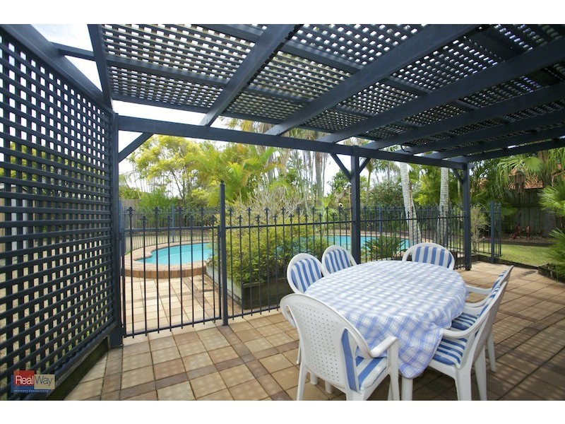 25 Southern Cross Drive, Newport QLD 4020