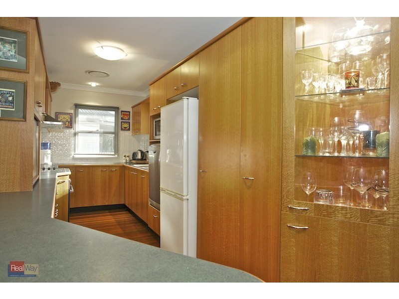 24 Seaville Avenue, Scarborough QLD 4020