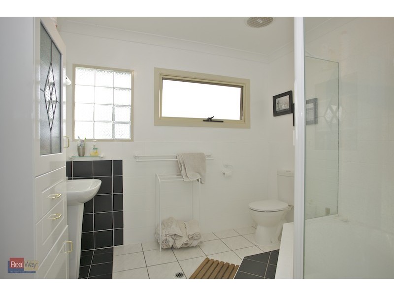 24 Seaville Avenue, Scarborough QLD 4020