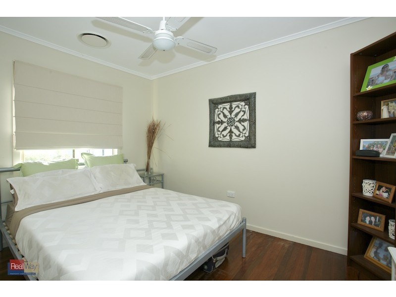 24 Seaville Avenue, Scarborough QLD 4020