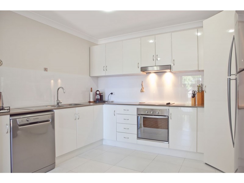 2/12 Wharf Street, Woody Point QLD 4019