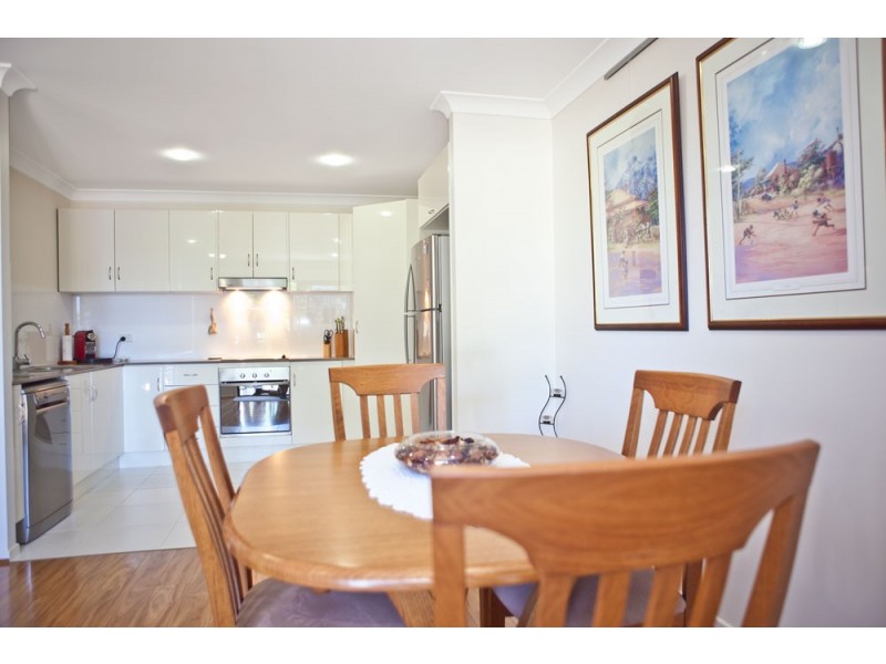 2/12 Wharf Street, Woody Point QLD 4019