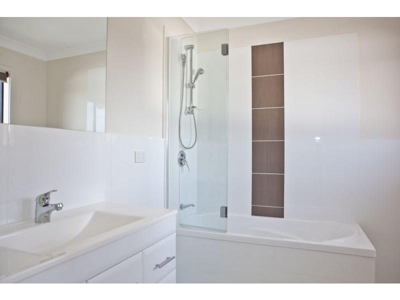 2/12 Wharf Street, Woody Point QLD 4019