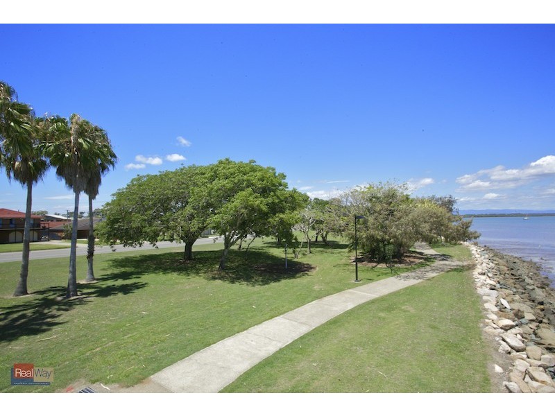 21 Endeavour Esplanade, Newport QLD 4020