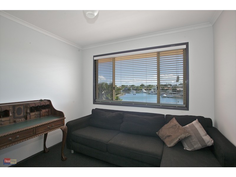 18 Intrepid Court, Newport QLD 4020