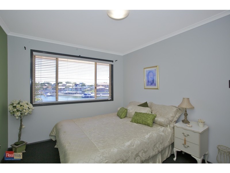 18 Intrepid Court, Newport QLD 4020