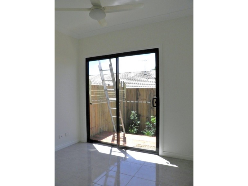2/42 Greenup Street, Redcliffe QLD 4020