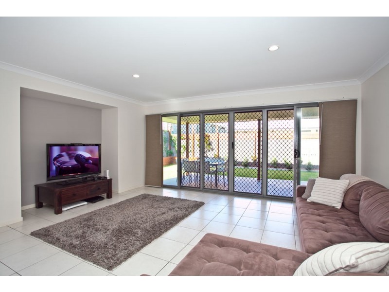 24 Ulysses Street, Kallangur QLD 4503