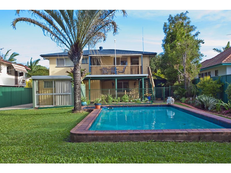 16 Wendy Crescent, Clontarf QLD 4019