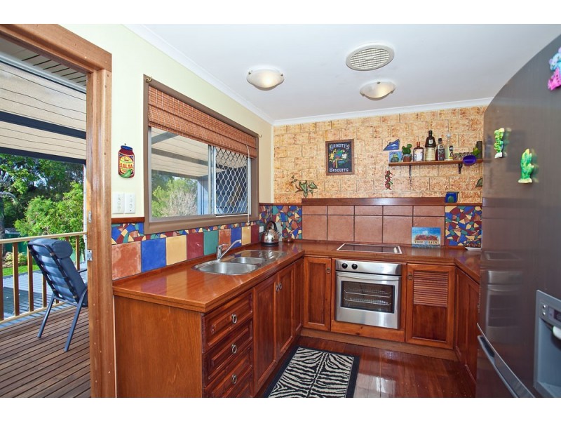 16 Wendy Crescent, Clontarf QLD 4019