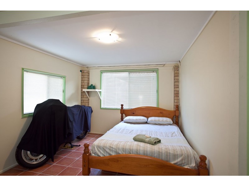 16 Wendy Crescent, Clontarf QLD 4019