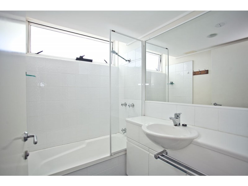 20/77 Marine Parade, Redcliffe QLD 4020